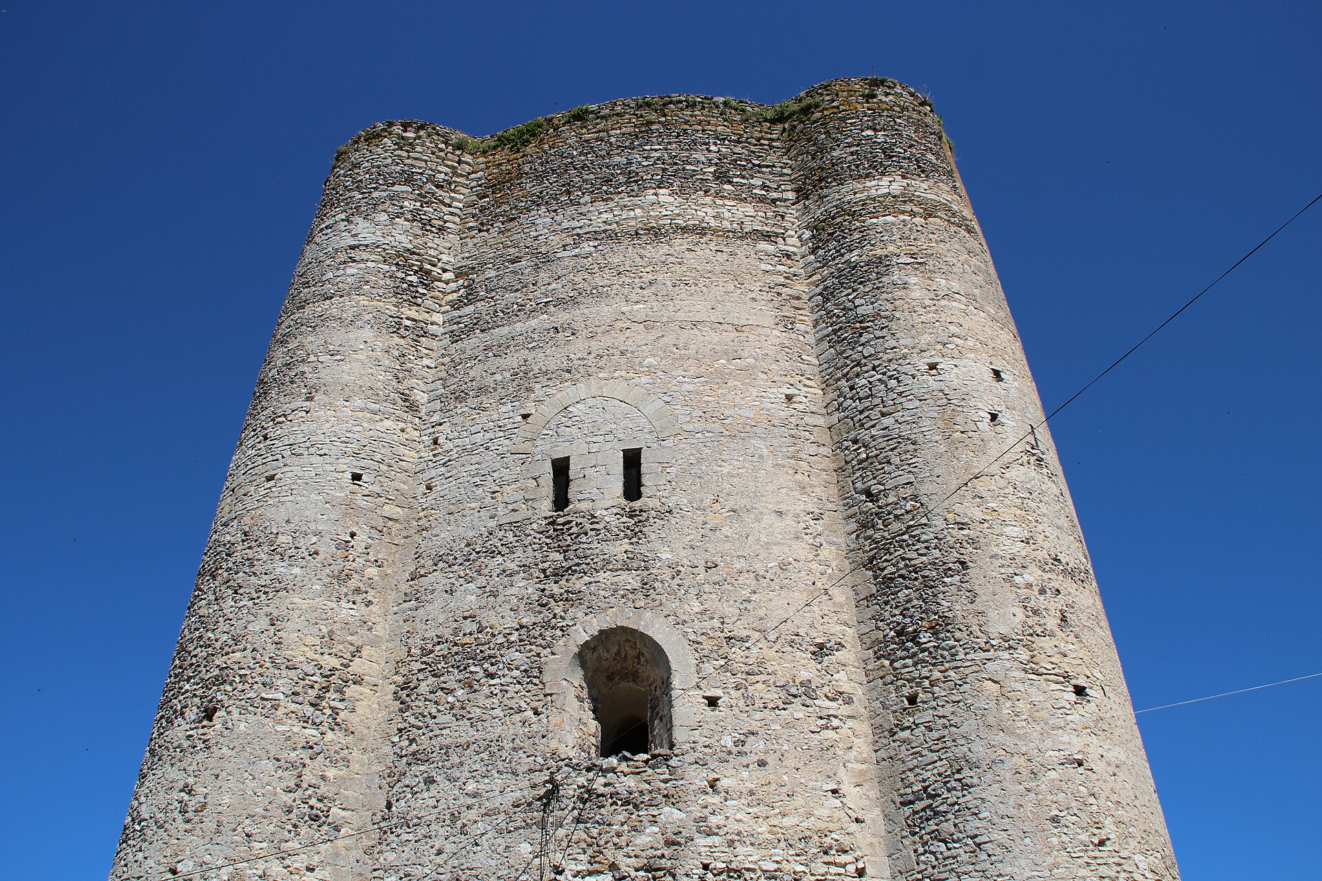 Donjon de la Toque et centre d’Huriel