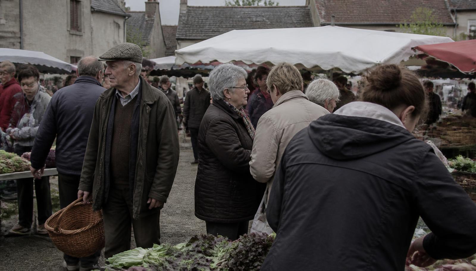 Pourquoi rejoindre une communauté locale change votre vie sociale